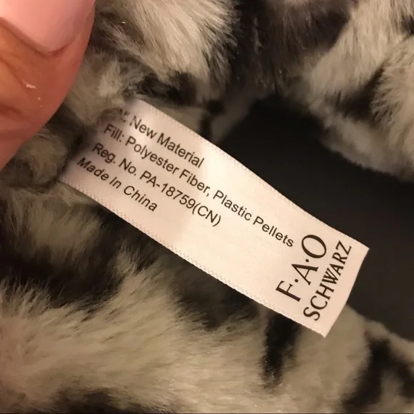 NWT F.A.O Schwartz adopt a pet wild endangered plush Grey snow leopard - Picture 4 of 8